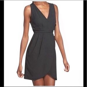 Leith V-Neck Dress in Black Size Small